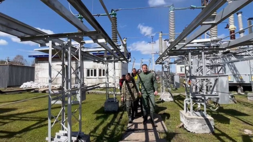 Хоценко проконтролировал укрепление электроподстанции в Усть-Ишиме