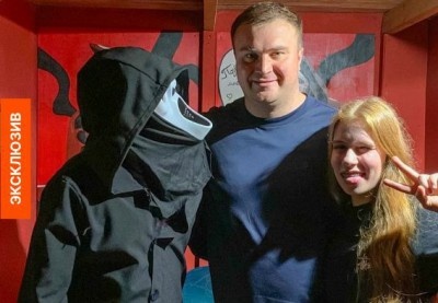 Страх и прятки: омский губернатор Хоценко замечен на «жутком» квесте