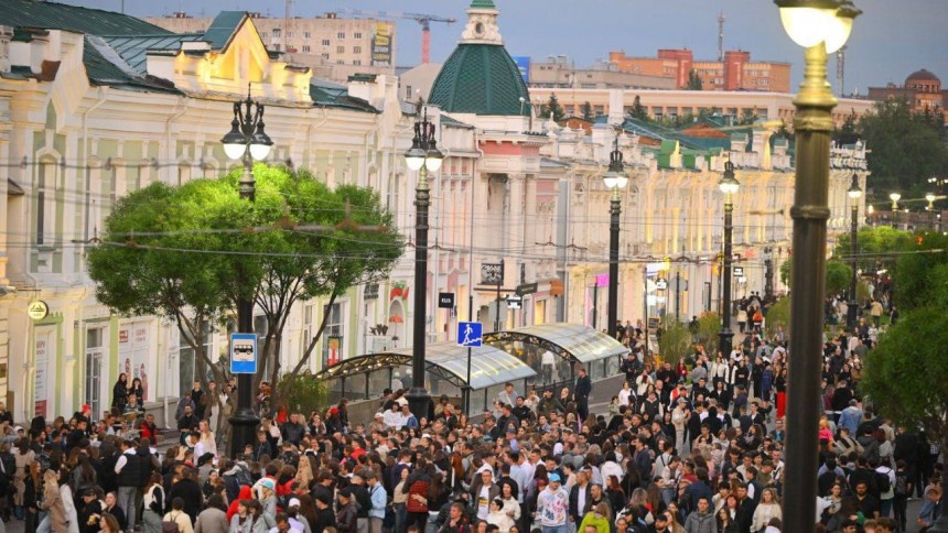 В Омске, несмотря на непогоду, начался «Пешеходный Любинский»