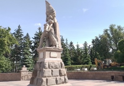 В центре Омска насильно преображают сквер имени Борцов Революции