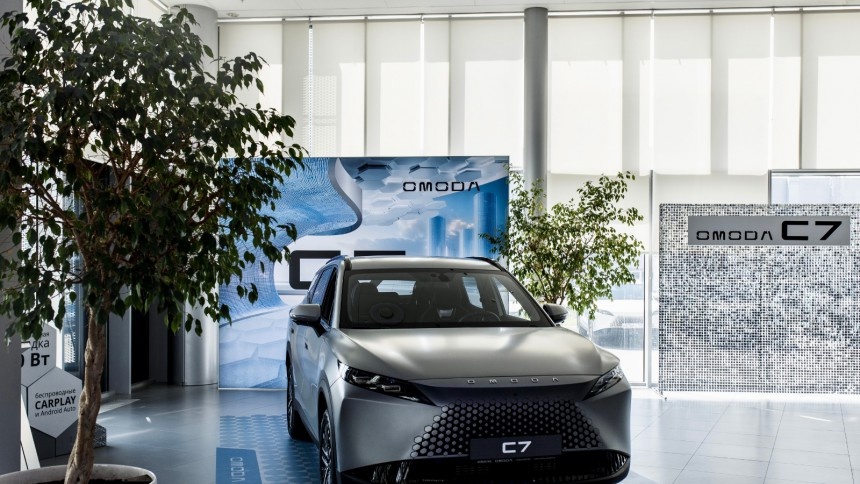 Омичам представили флагманский кроссовер OMODA C7