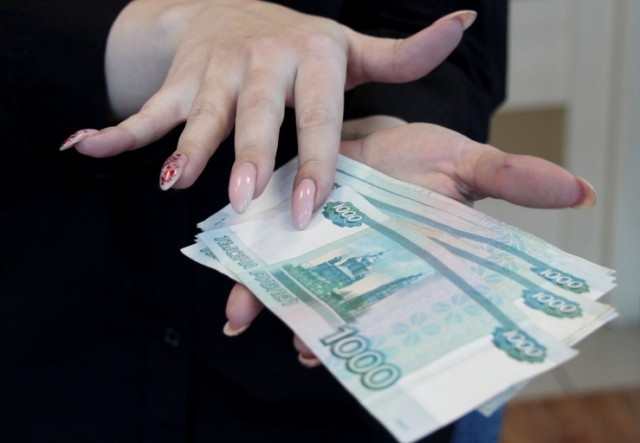 Стало известно, какие зарплаты предлагают учителям в омских школах