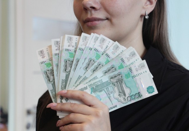 Зарплаты до 300 тысяч: в Омске назвали самые прибыльные профессии