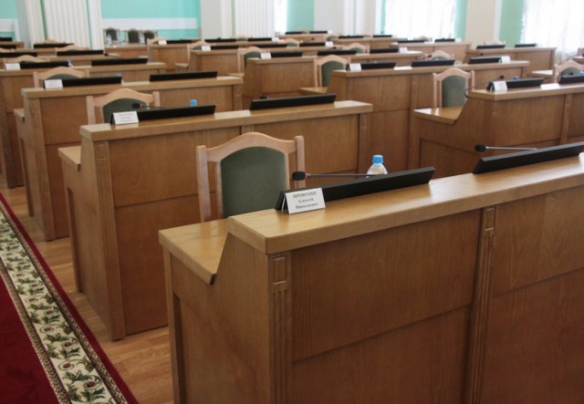 В Омске выберут депутатов на замену уехавших и «поднявшихся»