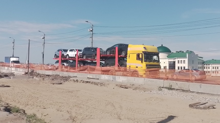 На ремонтируемом мосту у Телецентра, несмотря на запреты, продолжают кататься фуры