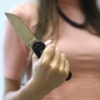 Умер спустя сутки в квартире: омичка пырнула ножом возлюбленного