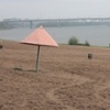 Дно Иртыша около пляжей в Омске начали очищать от мусора и бревен