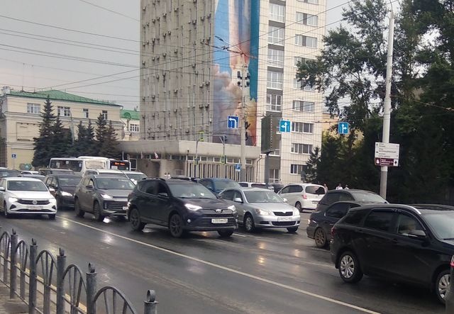 «Бентли» и «ламборгини»: омичи стали чаще покупать люксовые авто