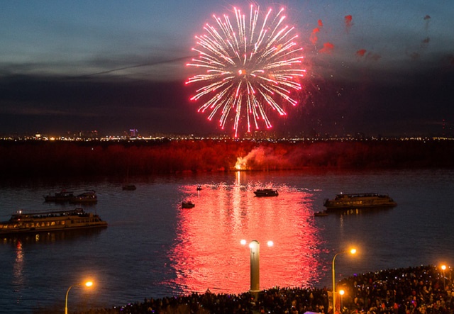 Салют на 9 мая в Омске