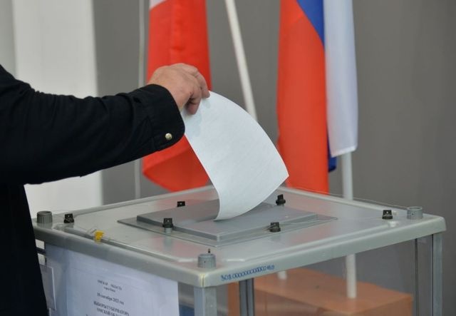 Семейный подряд: на выборах в Омской области победили отец и сразу два его сына