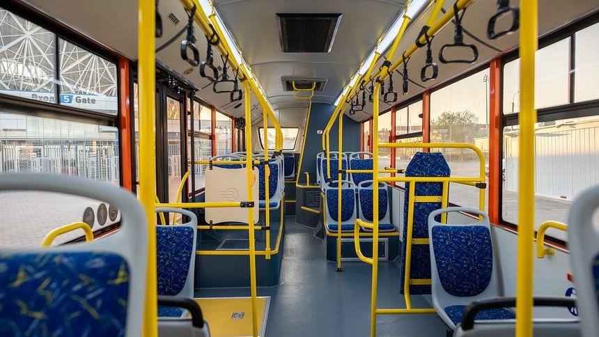 Ушибы и сотрясение: омичка рассказала, как ее сын пострадал в автобусе