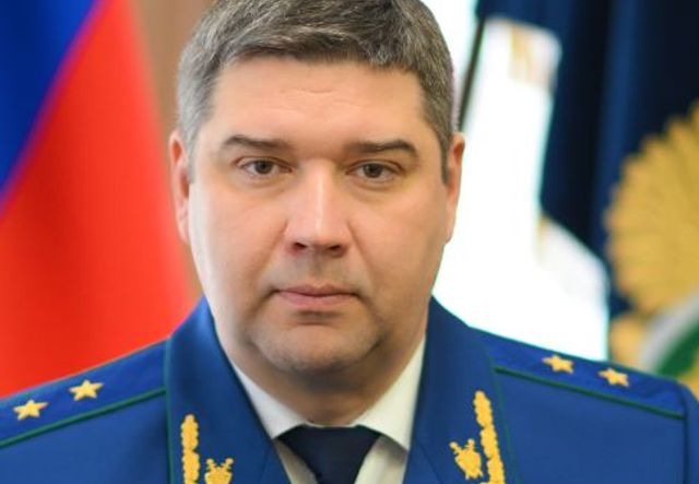 Максим Попов