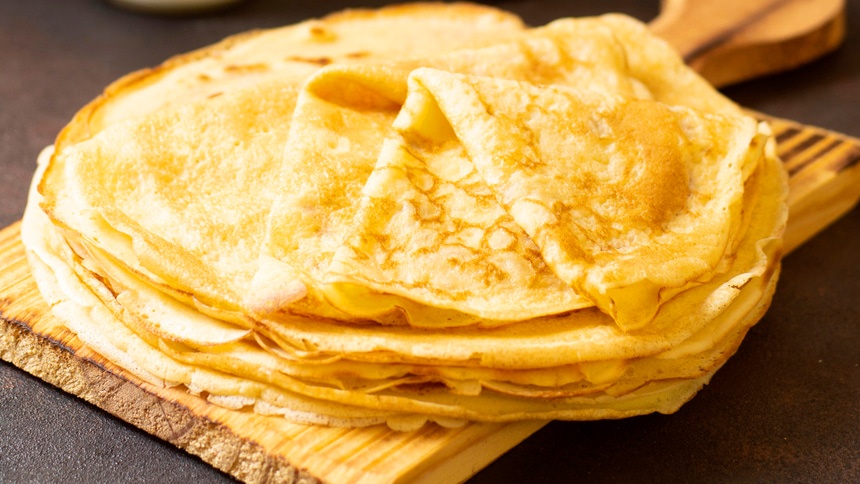 Омичи установили рекорд по пробкам и очередям за бесплатными блинами