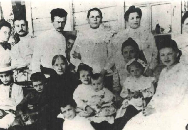 Бабушка «освободителя Омска» Тухачевского была итальянкой, а предок служил воеводой в Таре