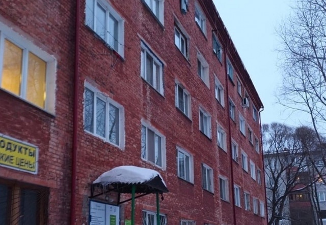 В Омске с приходом весны начала расползаться многоэтажка