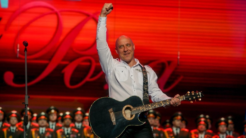 Партер пустует: омичи не спешат на концерт Дениса Майданова