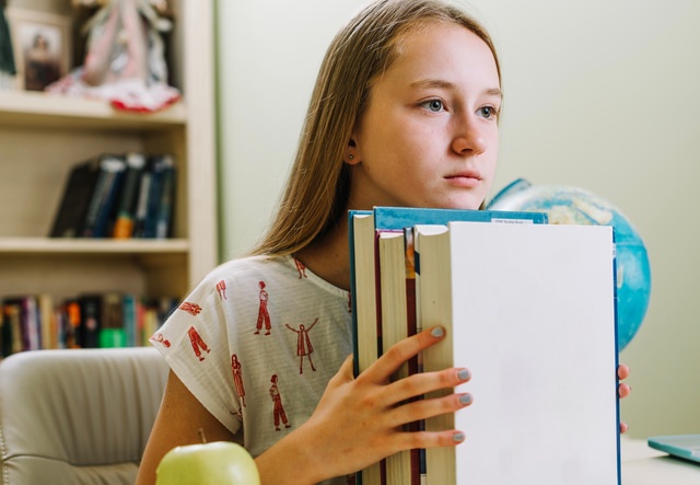 Омский депутат Смолин высказался об отмене домашних заданий для школьников