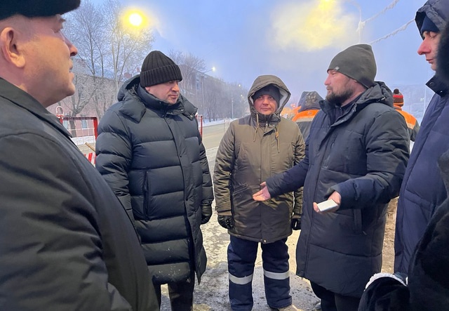 Шелест лично встретился с омичами, устроившими «холодный» митинг: все подробности