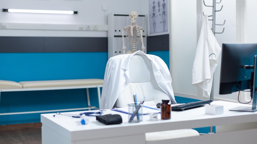 Попали в ловушку: в Омске массово закрываются и продаются частные клиники