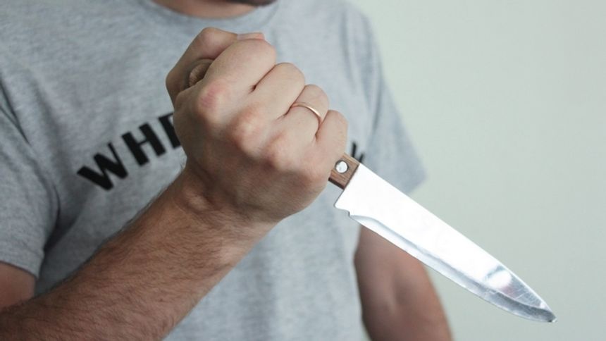 Омич убил соседа и три дня жил с его трупом