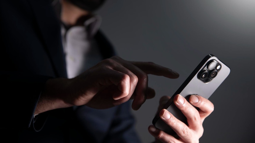 телефон в руке: интернет