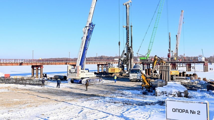 Под Омском почти достроили временный мост через Иртыш