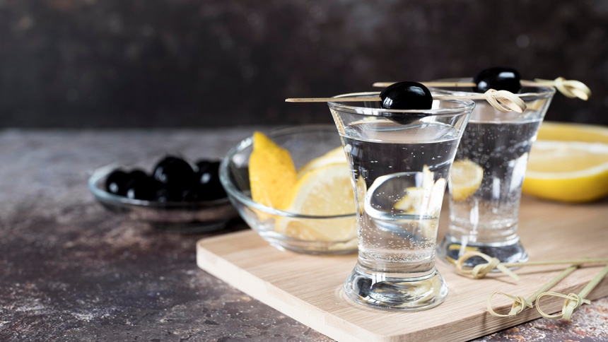 «Входные ворота в алкоголь»: омский нарколог раскритиковал веганскую водку