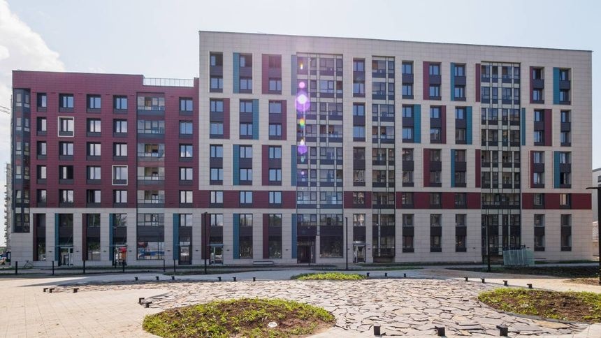 В Омске построили многоэтажку с четырехкомнатными квартирами