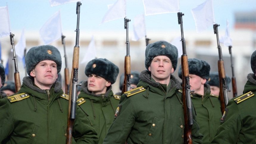 Военный парад на Соборной площади в Омске