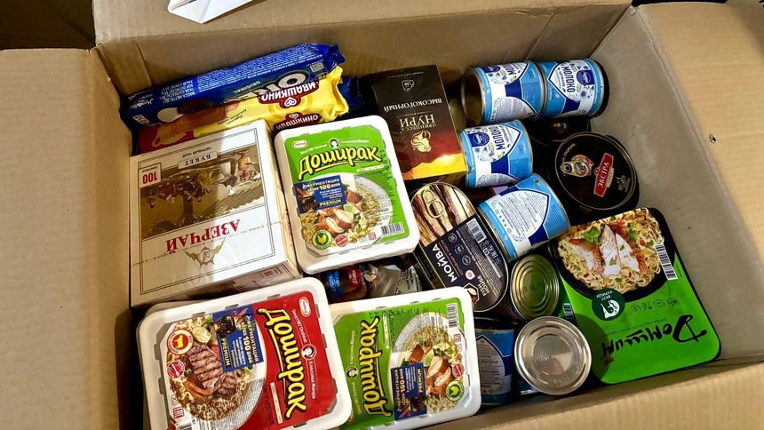 На среднюю омскую зарплату можно купить два «товарно-продуктовых» набора