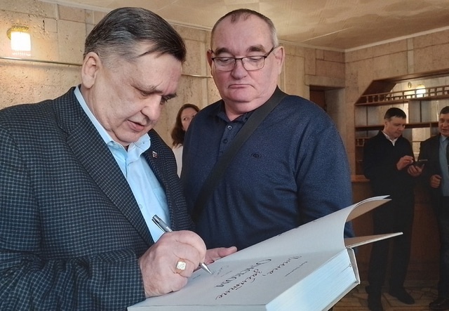 Издательский проект омского мецената предложили тиражировать по всей России