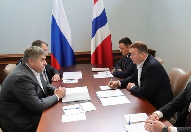 Хоценко обсудил с главой Росавтодора развитие дорожной инфраструктуры в Омске