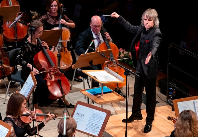 Директор Омской филармонии высказалась о скандале с дирижером Васильевым