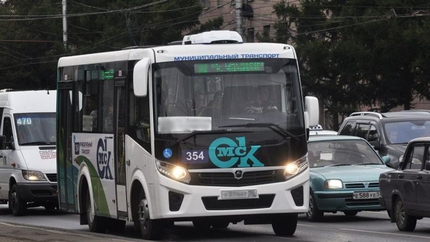 замазанный автобус