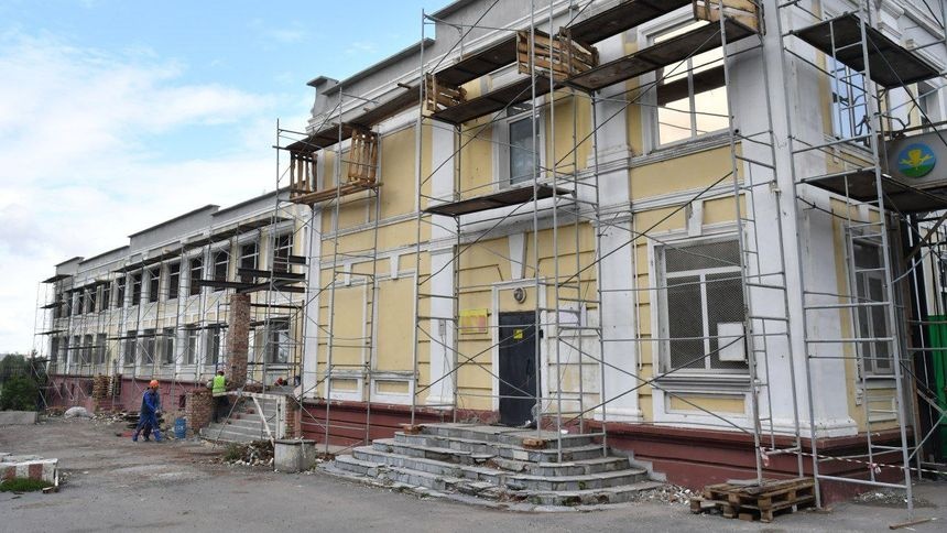 Омские власти показали «переделку» бывшего кадетского корпуса под ИТ-школу