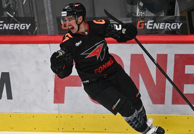 «И с покерфейсом поехал к скамейке»: Потуральски пробил голевой буллит