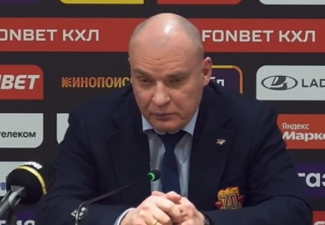 «Дали пинка под зад»: главный тренер «Магнитки» Разин негативно вспомнил омский период карьеры