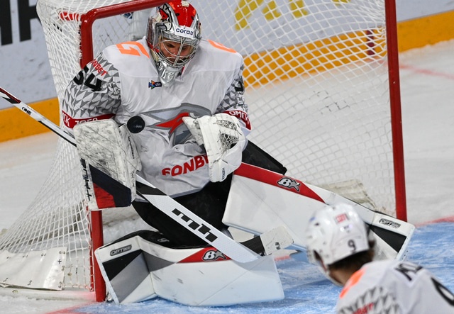 Серебряков стал лидером среди российских вратарей