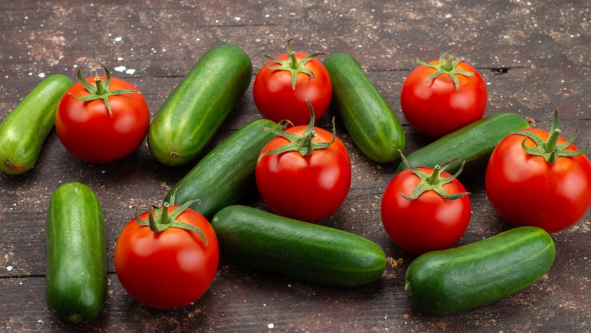 огурцы и помидоры: овощи