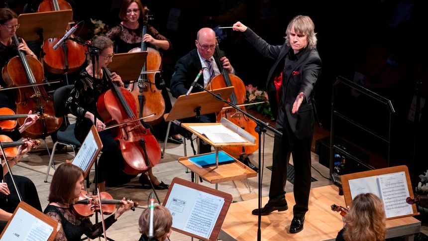 Таксист спас концерт худрука Омского симфонического оркестра в Казани