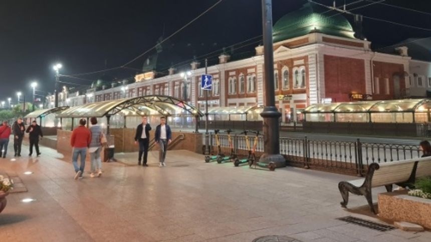 В Омске поймали вандалов, громивших стекла на Любинском проспекте