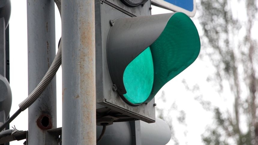 На въезде в Омск установили светофор за 7 миллионов