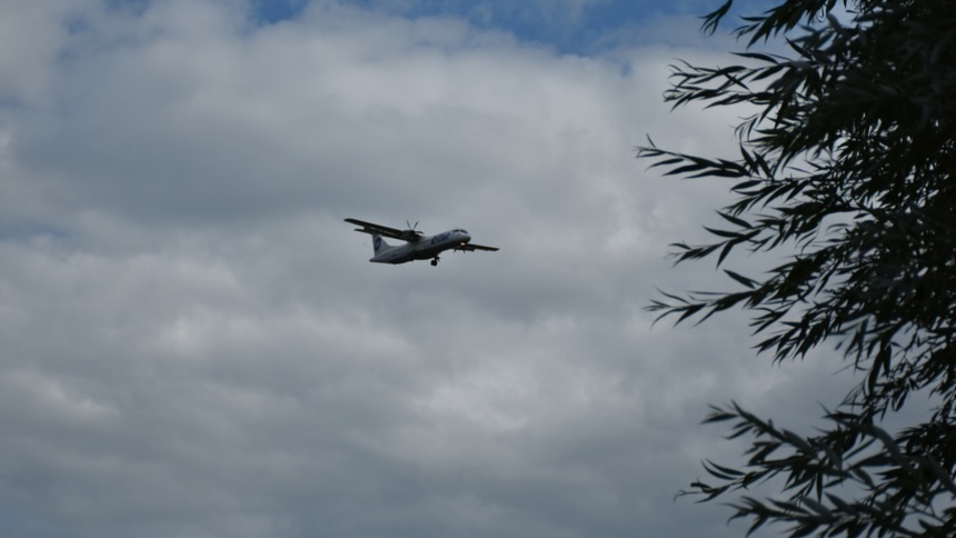 Названа причина экстренного приземления самолета в Омске 