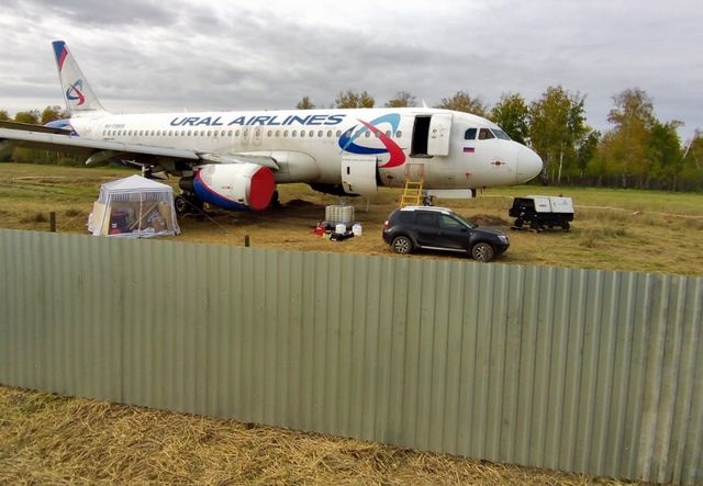 Новое рассмотрение дела пилота, посадившего самолет в поле вместо Омска, попало под апелляцию