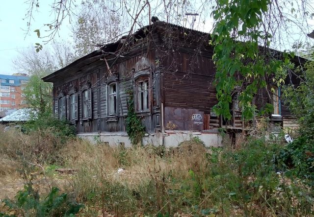 Он же памятник: в центре Омска пытаются спасти дом Власа Сергеева