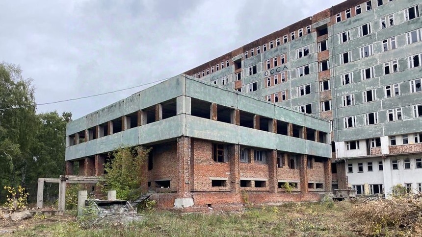 В Омске за почти 300 миллионов продают недостроенную больницу 