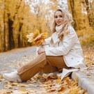 Красивая девушка в парке осенью: девушка, парк, осень