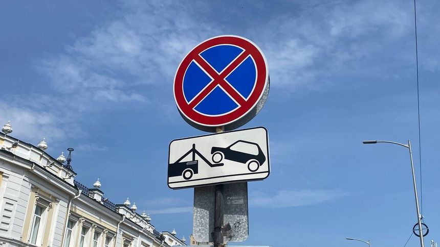 «Платят и все равно стоят»: омичи массово игнорируют штрафы за нелегальную парковку 