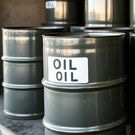 Бочки с нефтью: нефть
