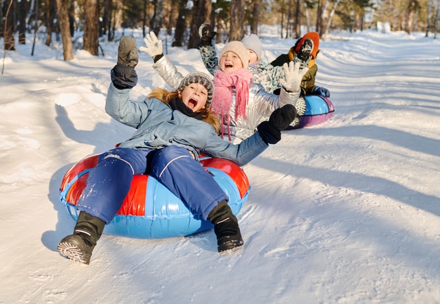 Лыжи, сноуборд и тюбинг: в Омске открыли кучу мест для катаний